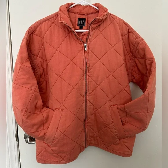 Woman’s orange quilted jacket from the Gap - Picture 2 of 4